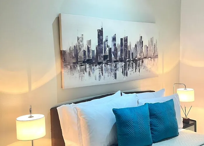 Apartment New! Modern Chic 2br With Fast Wifi Manila