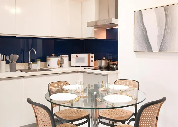 New! Modern Chic 2br With Fast Wifi Apartment *