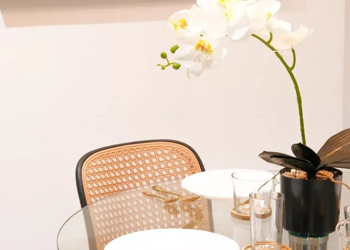 New! Modern Chic 2br With Fast Wifi