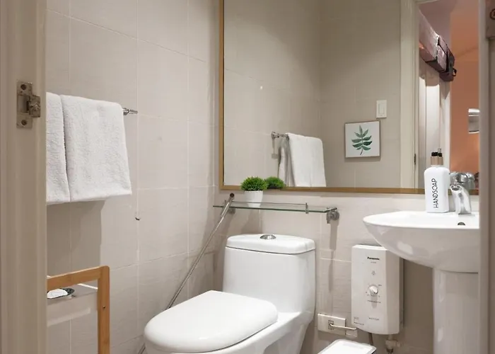 Apartment New! Modern Chic 2br With Fast Wifi Manila