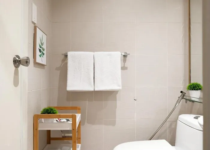 New! Modern Chic 2br With Fast Wifi *